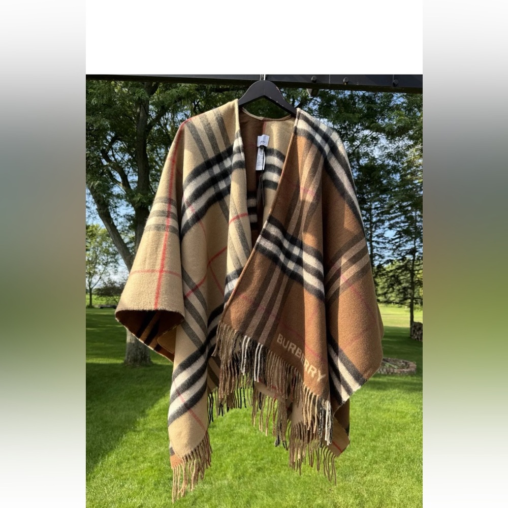 Burberry Cape - Picture 3 of 6